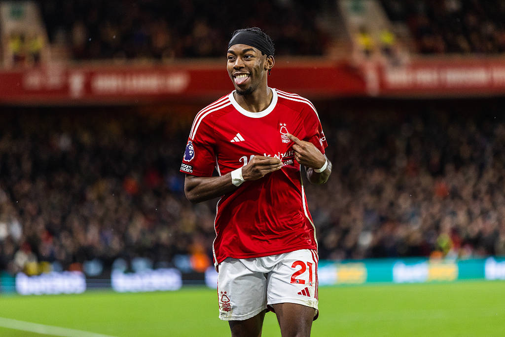 雷火电竞网址-包含热刺前锋连续破门，助球队跻身英超前列的词条