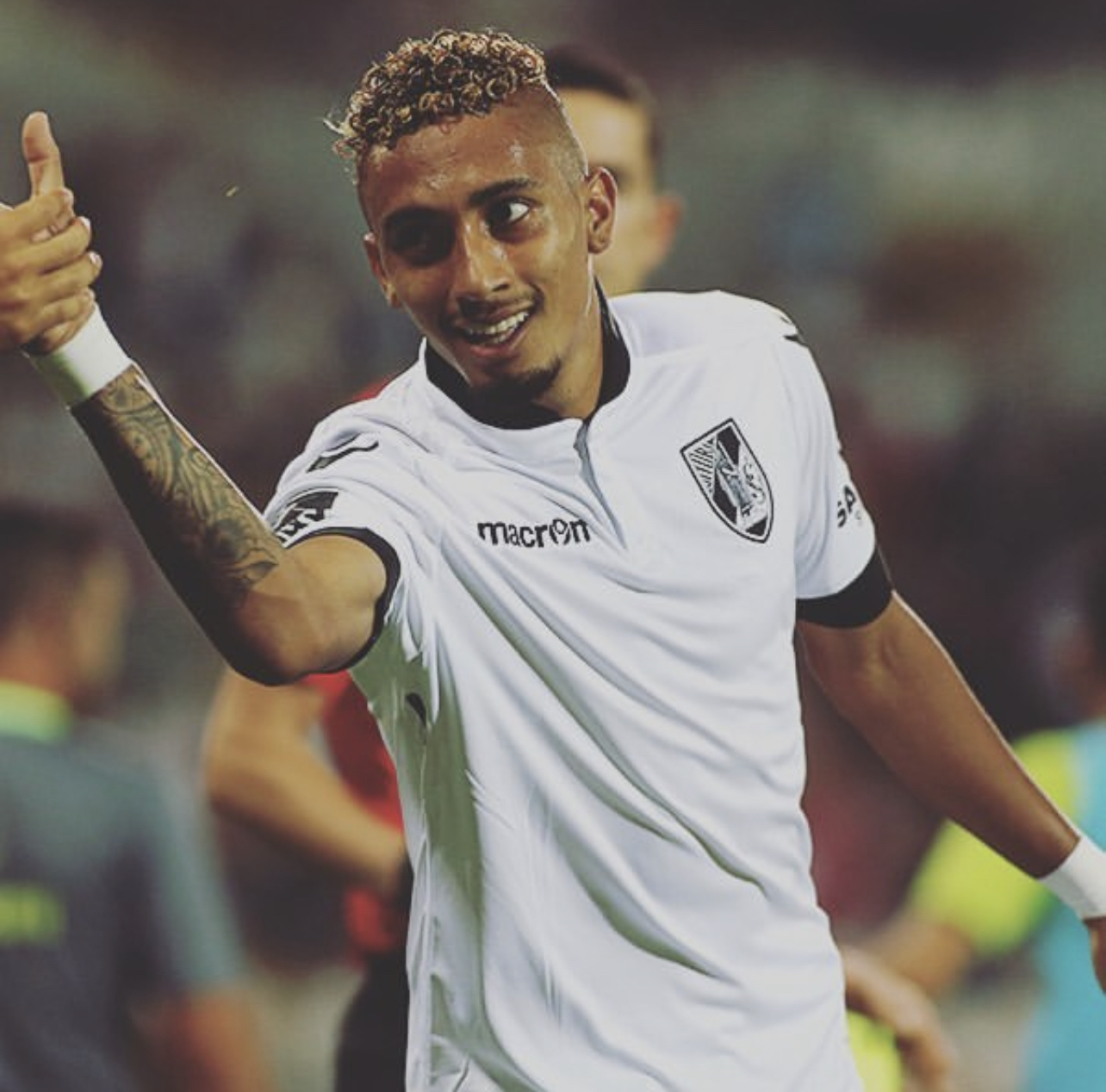 雷火电竞主播-斐济足球明星助力欧洲联赛