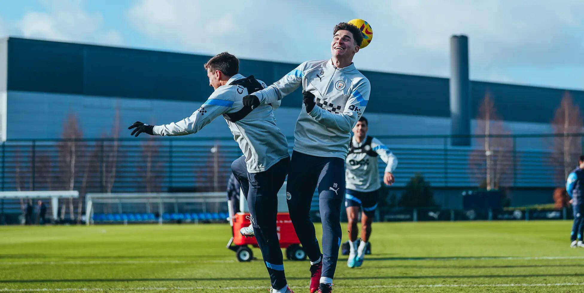 曼城队伍备战决赛，寻找胜利之路