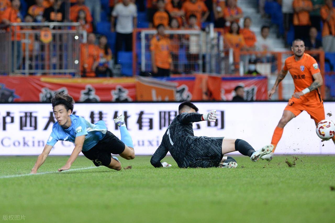 雷火电竞主播-上海申花再遭逆转，球迷呼吁换帅的简单介绍