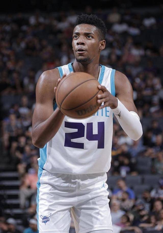 新星崭露头角，为球队贡献突出