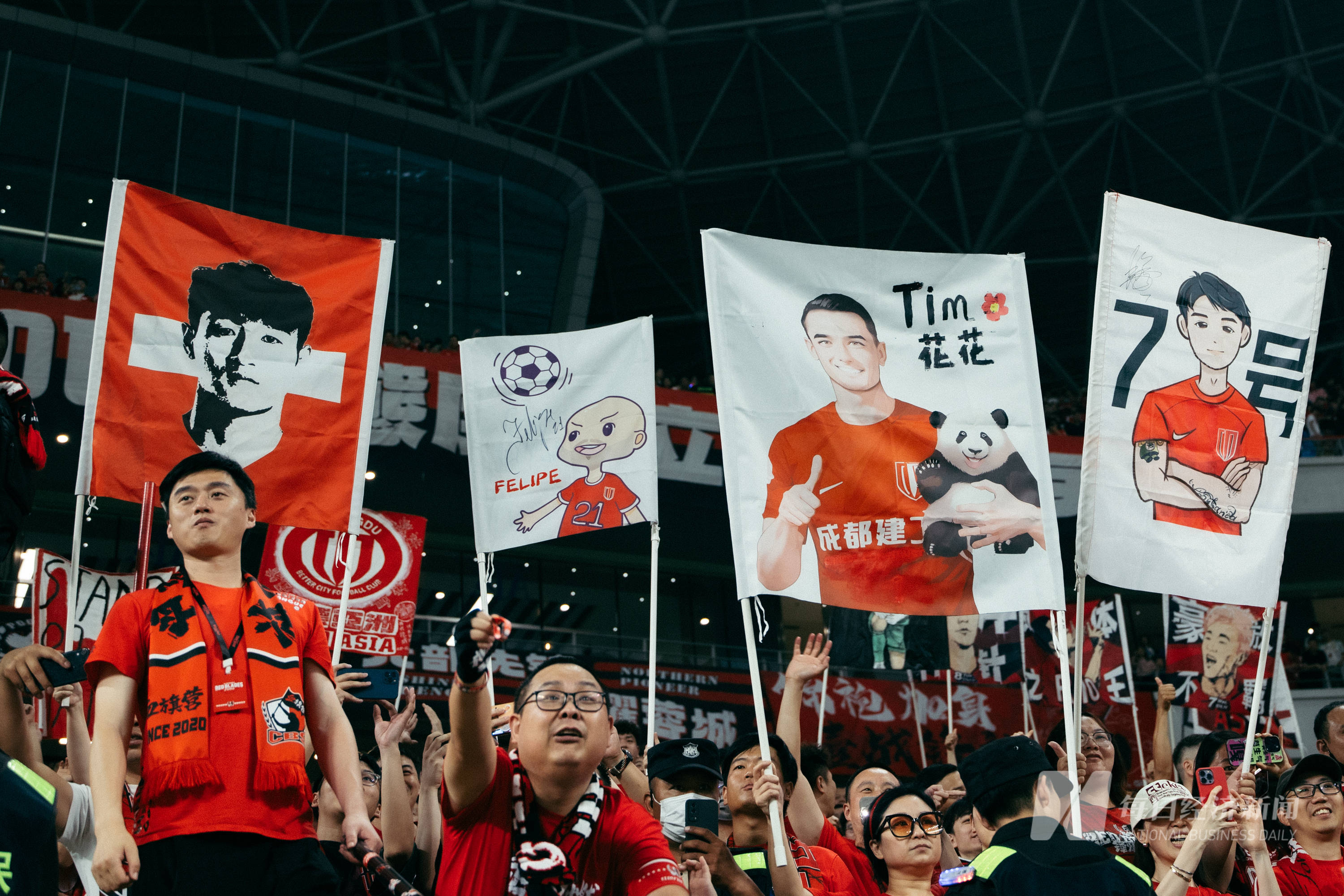 雷火电竞下载-包含球场战火再燃，球迷热情高涨的词条