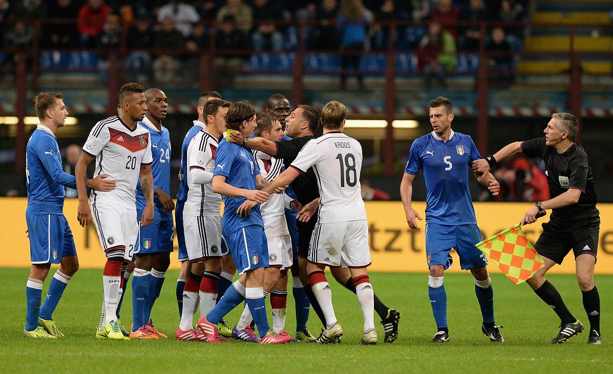 雷火电竞app-米兰德比激烈对抗，AC米兰取得胜利