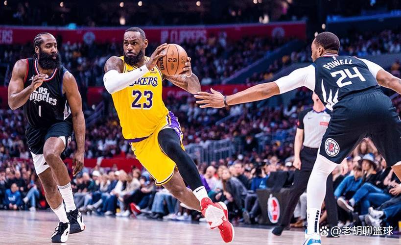 快船完胜山西队，詹姆斯关键制胜