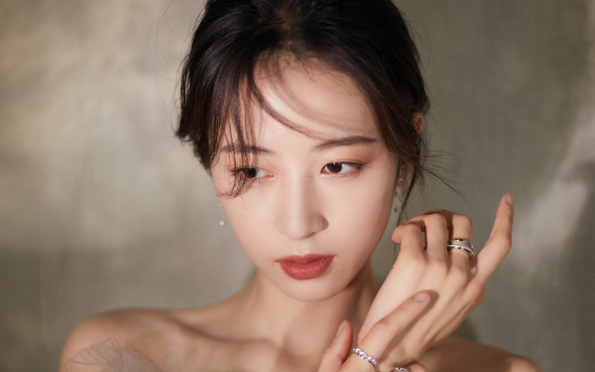 雷火电竞亚洲先驱-双城记，锡安肉搏破阵与库里三分封神，两种胜利的暴力美学