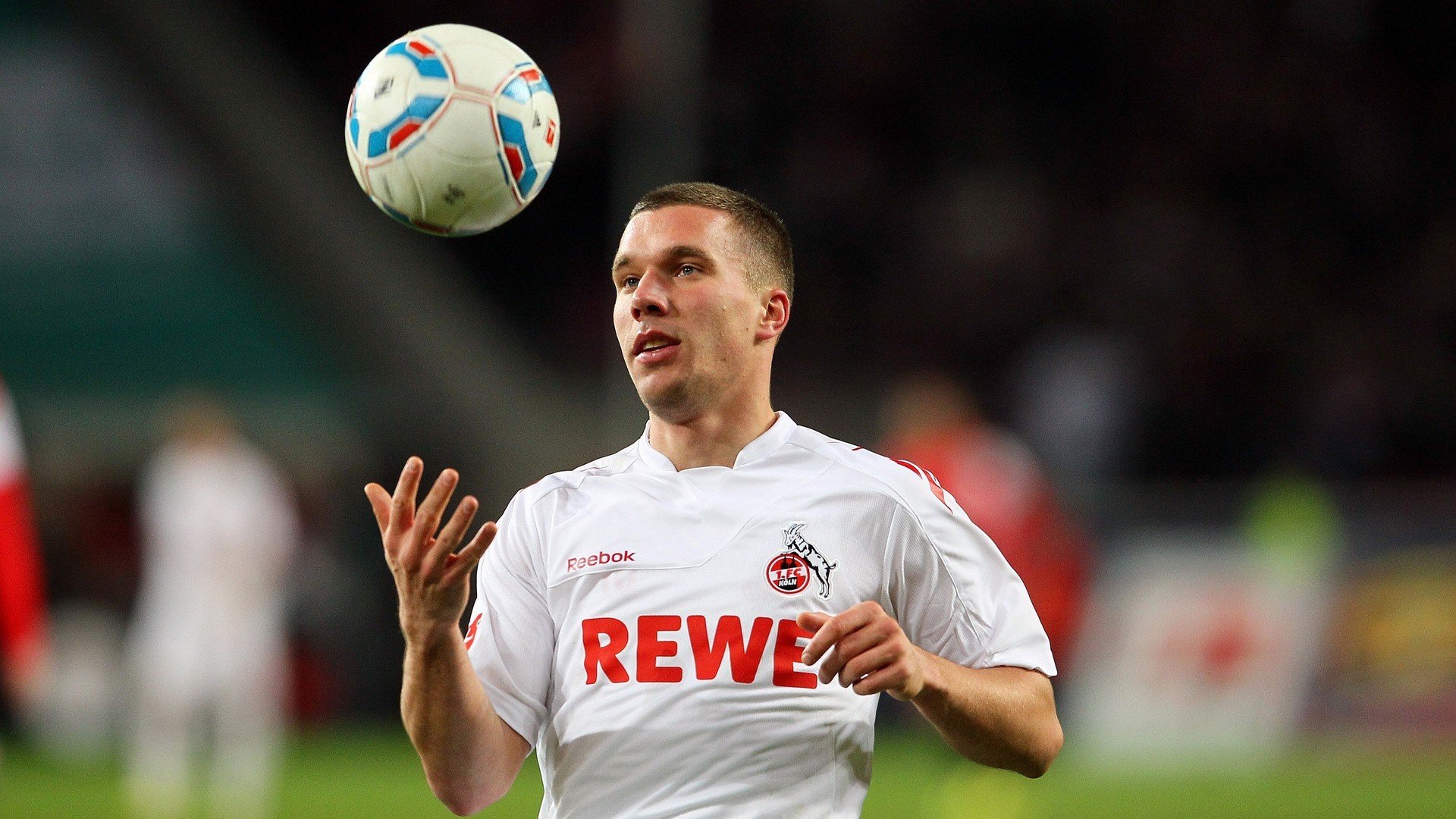 雷火电竞网址-新赛道狂飙，当F1车手在足球-方程式混合赛中夺冠